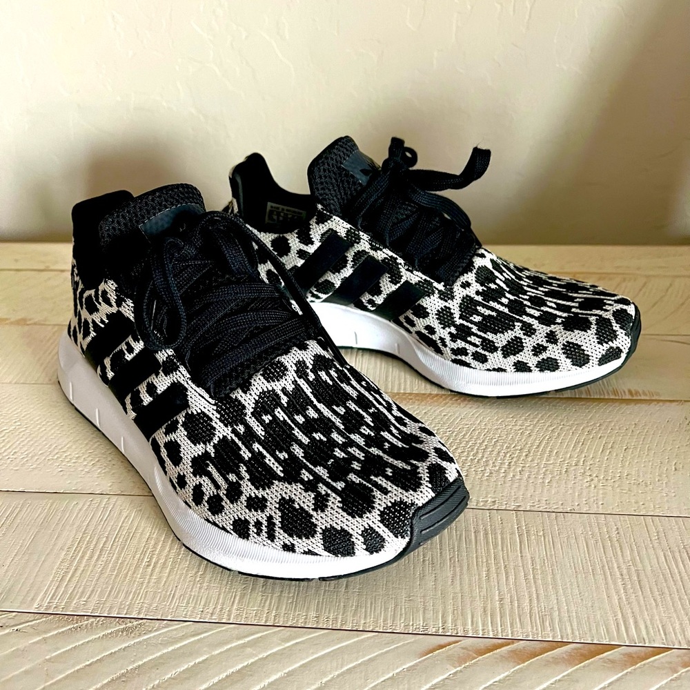 ADIDAS leopard Print swift running tennis shoe SIZE 6.5